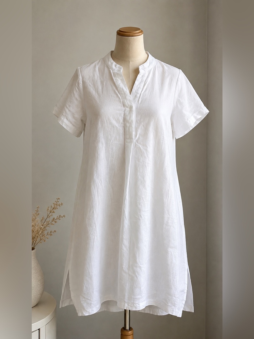 H&M Women’s White Linen Blend Shift Dress Short Sleeve V-Neck Size XS Brand New